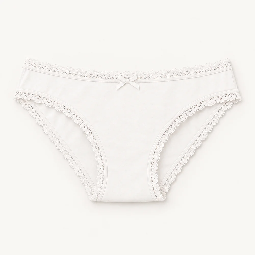 Bikini con blonda en Blanco